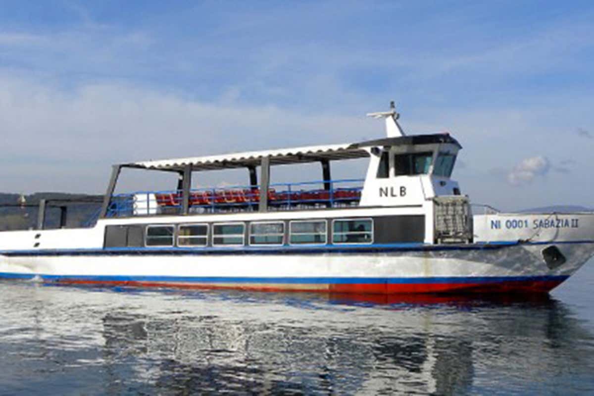 La motonave Sabazia II Sul Lago di Bracciano con la motonave