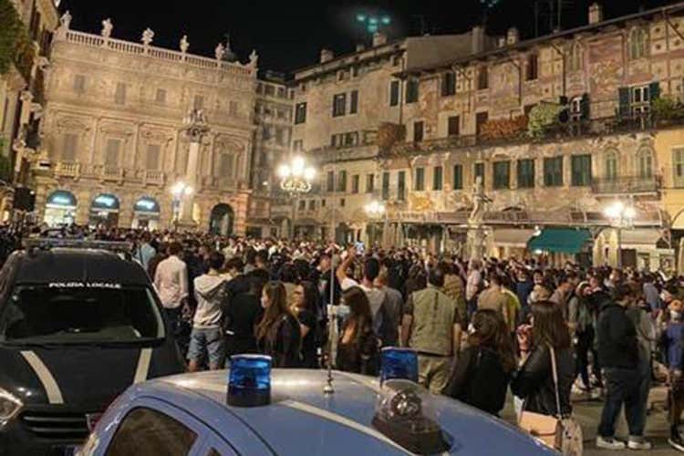 I controlli a Verona - Movida, fioccano multe e ordinanze Perugia, niente serate nel weekend