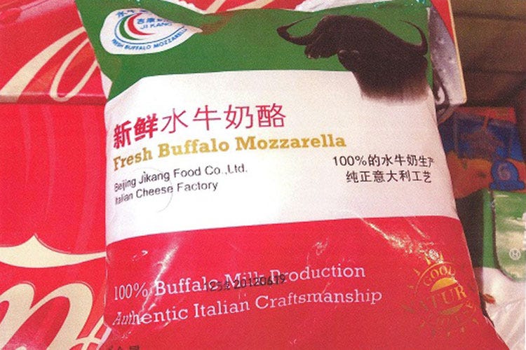 La "buffalo" Made in China - Mozzarella di bufala taroccata Aumentano le frodi sul web