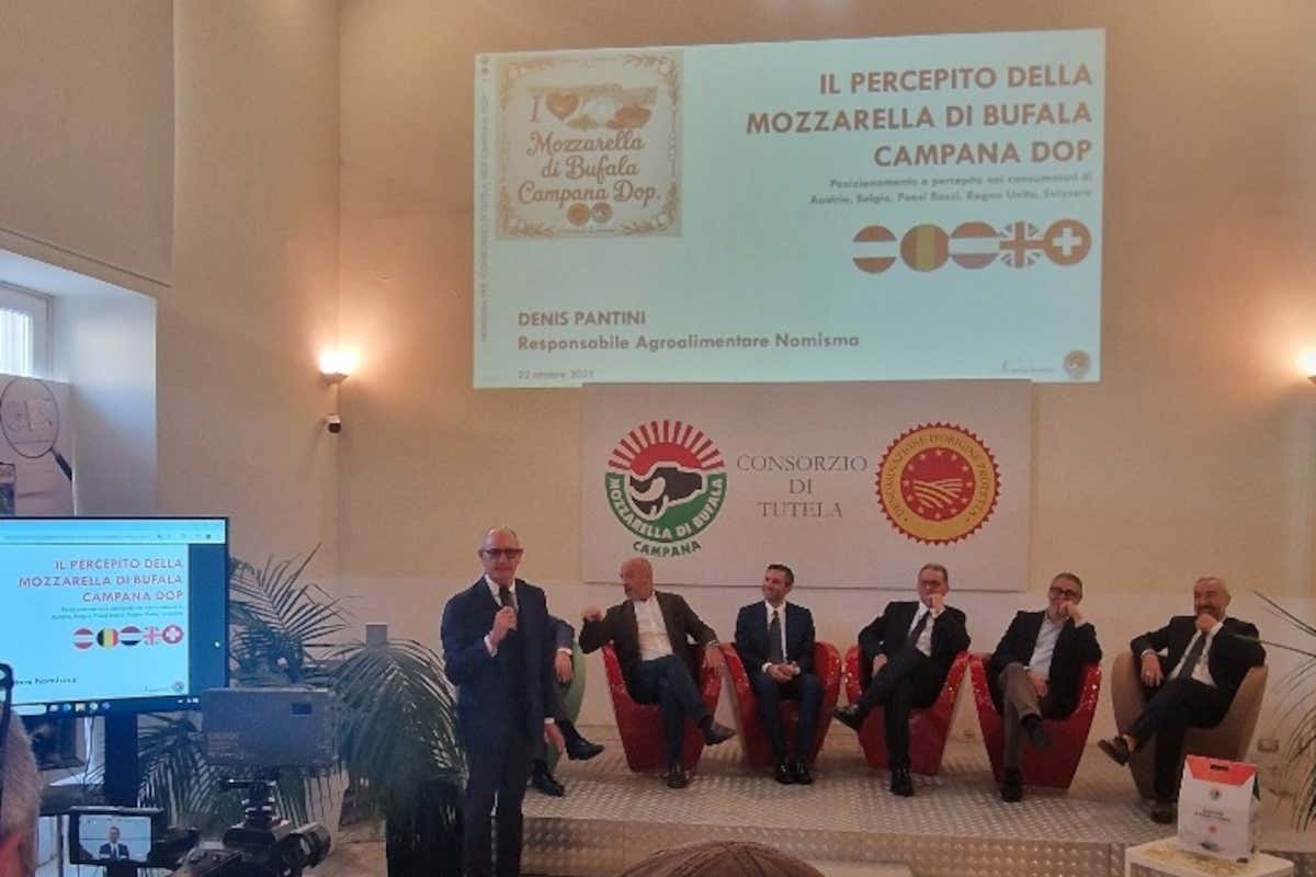 Dalla Campania all’Europa: la Mozzarella di Bufala Dop come cibo dell’amore Dalla Campania all’Europa: la Mozzarella di Bufala Dop come cibo dell’amore