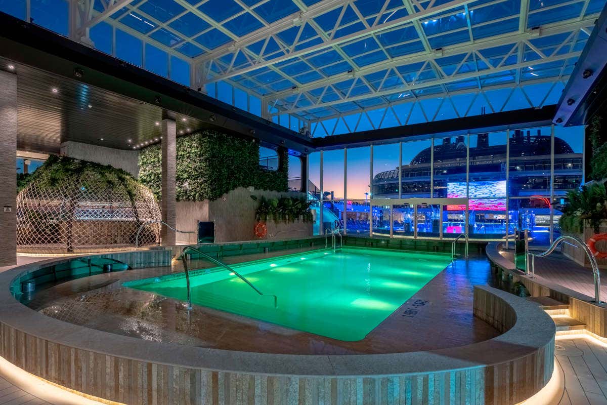 Salpa a bordo della Msc World Europa: lusso, design e benessere in mezzo al mare