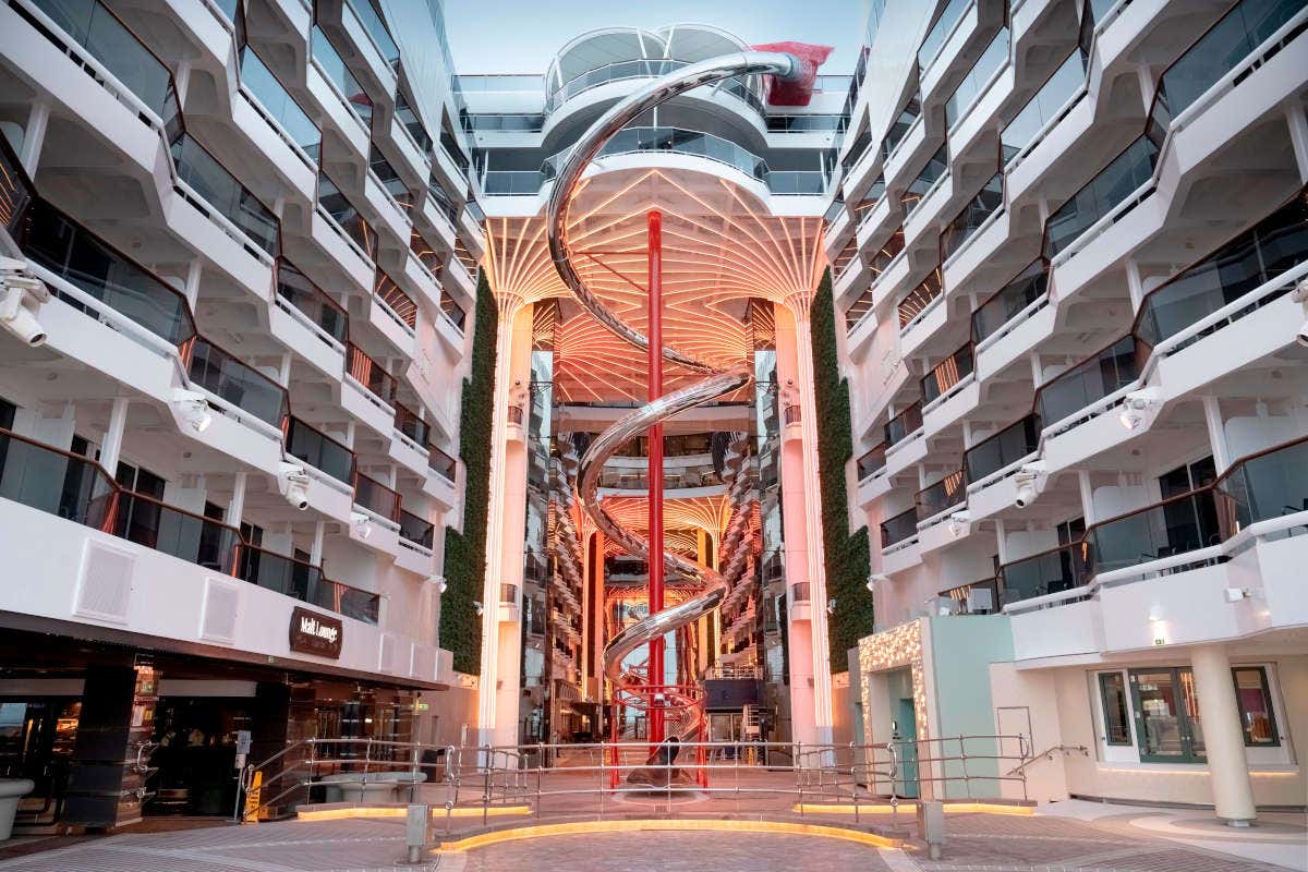 Salpa a bordo della Msc World Europa: lusso, design e benessere in mezzo al mare