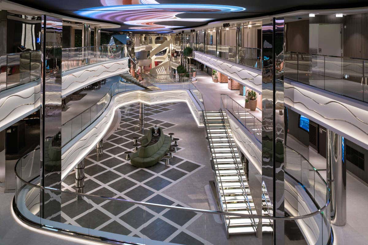 Salpa a bordo della Msc World Europa: lusso, design e benessere in mezzo al mare