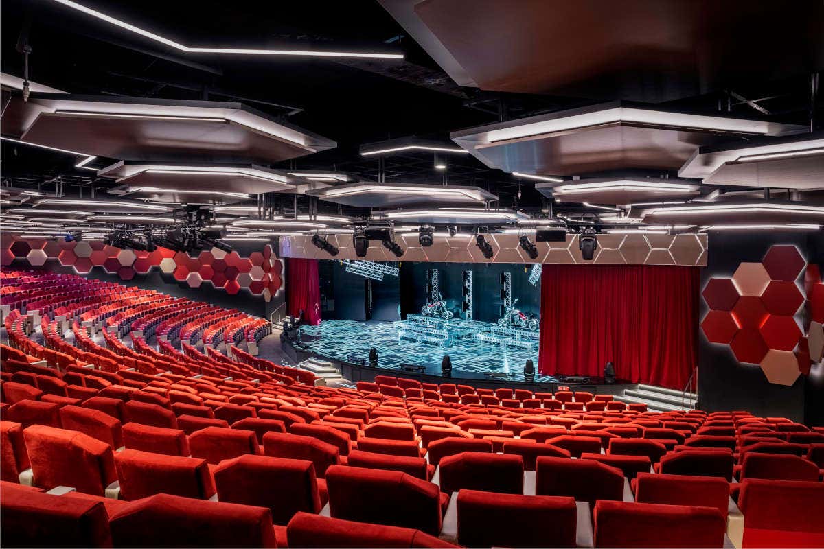 Salpa a bordo della Msc World Europa: lusso, design e benessere in mezzo al mare