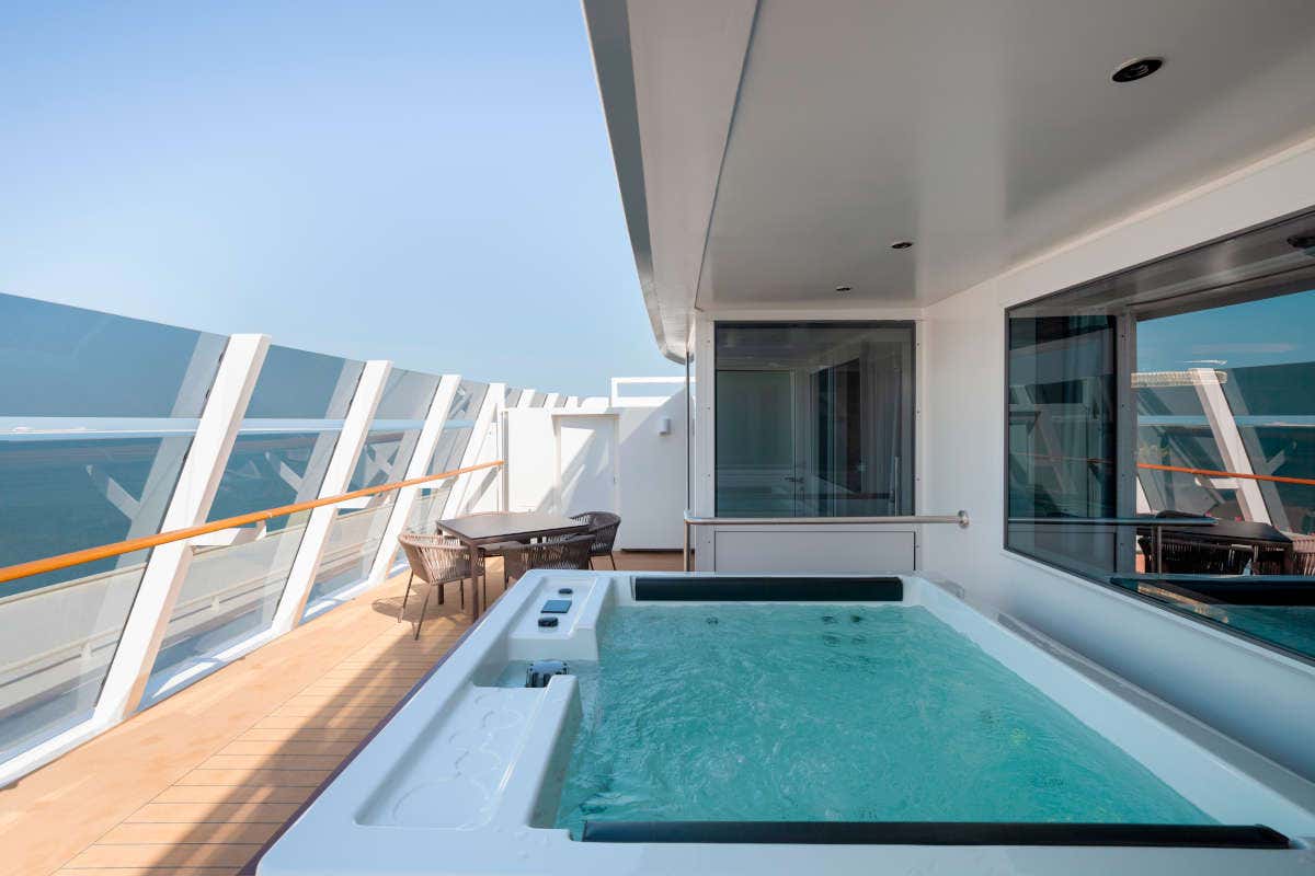 Salpa a bordo della Msc World Europa: lusso, design e benessere in mezzo al mare