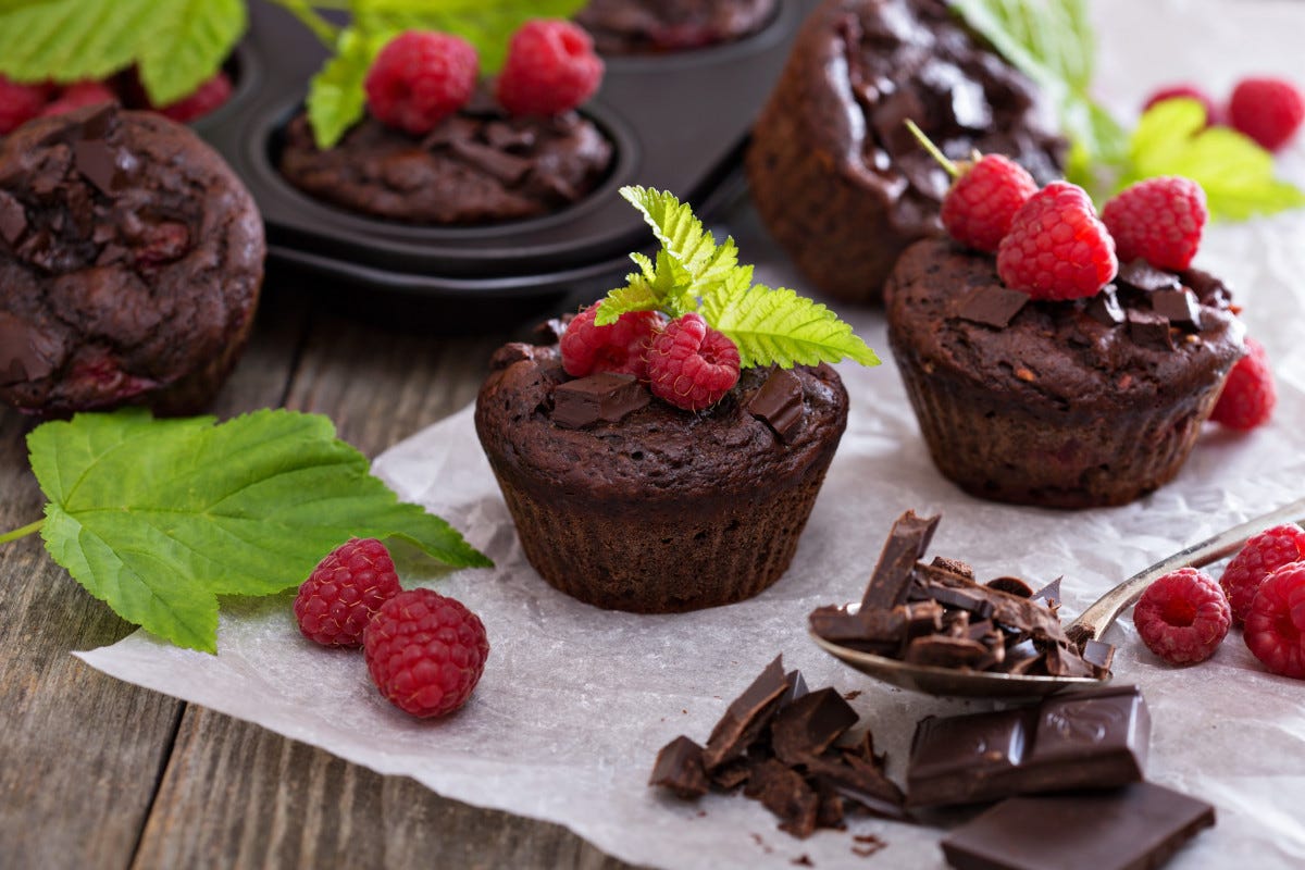 Muffin al cioccolato con cuore di lamponi Celebra la festa della donna con questi 10 deliziosi dolci!