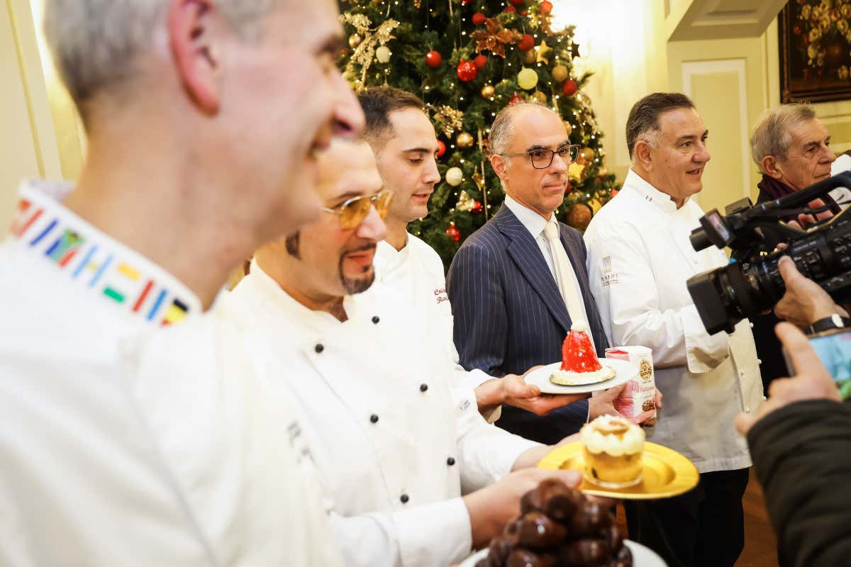 Un momento della serata al Grand Hotel Vesuvio di Napoli Babà non solo tradizione: le idee di dieci grandi pasticceri Un momento della serata al Grand Hotel Vesuvio di Napoli Babà non solo tradizione: le idee di dieci grandi pasticceri