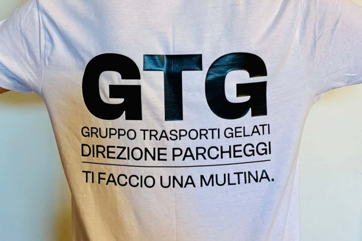 Torino: la multa più dolce che ci sia con il flash mob di Aria Gelateria Foglio rosa sul parabrezza: ma invece della multa c’è uno sconto per il gelato