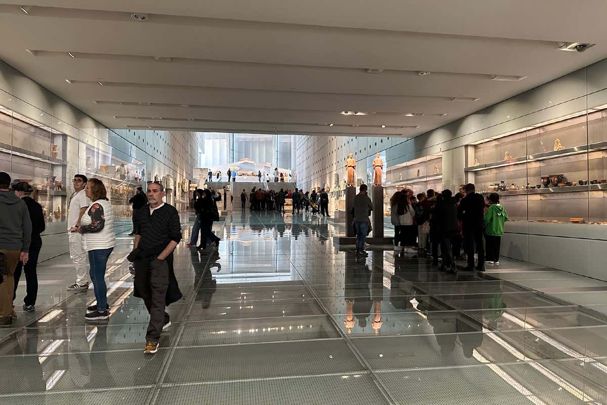 Il museo dell'Acropoli Tutti i sorprendenti colori e gusti di Atene anche d'inverno