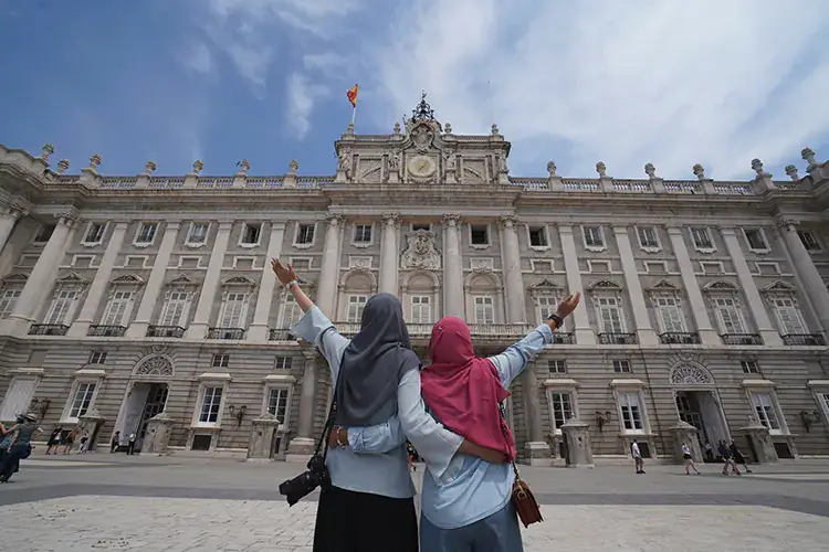Adeguarsi ai canoni Halal per il turismo rappresenta una sfida culturale per l'accoglienza italiana Turismo islamico, l'Italia rischia di perdere il treno ma con il food pu&ograve; recuperare