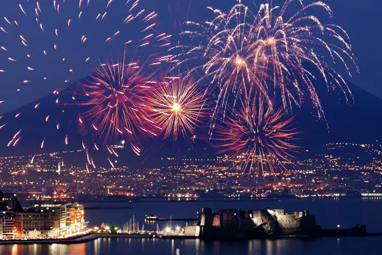 Capodanno, nonostante i divieti, Napoli esplode per i botti