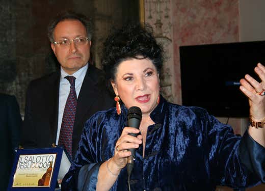 Marisa Laurito premiata dall'assessore Nappi Marisa Laurito premiata dall'assessore Nappi