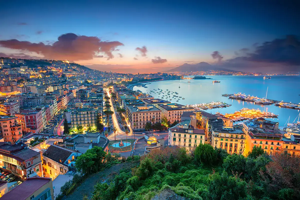 Napoli, la casa di Mare Fuori&nbsp; Quando il cinema traina il turismo: sette luoghi da non perdere per chi ama i film