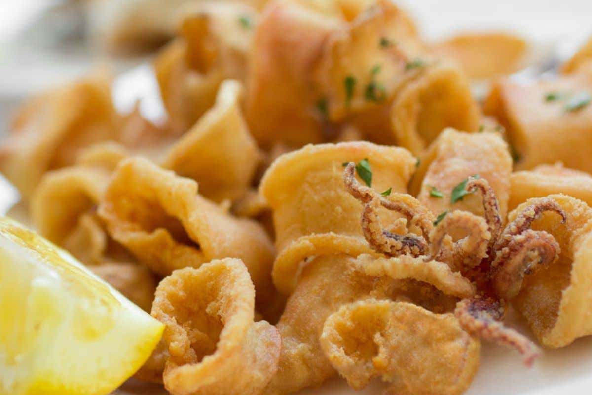 Natale a Napoli: tra capitoni e capretti, cosa si mangia nelle case per le feste? Natale a Napoli: tra capitoni e capretti, cosa si mangia nelle case per le feste?