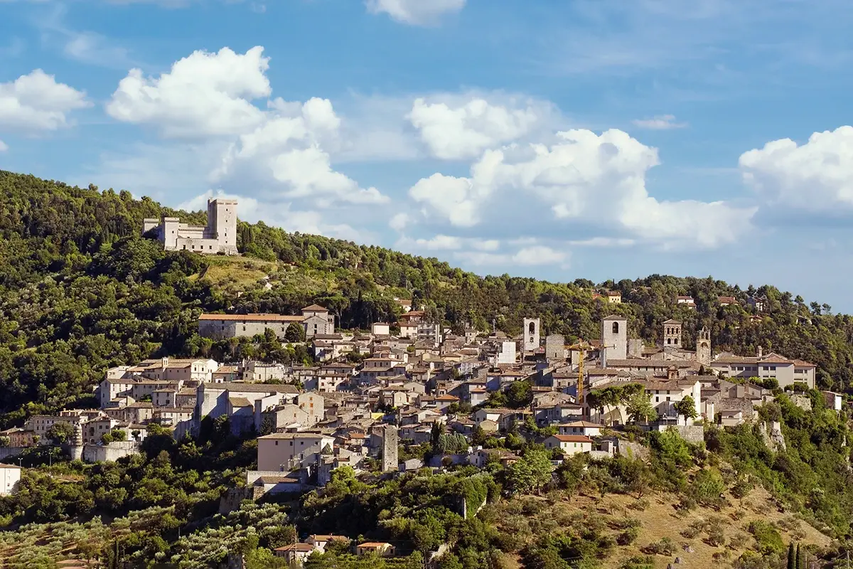 Narni e la sua fortezza L’estate sta finendo? Nei borghi italiani ancora no!