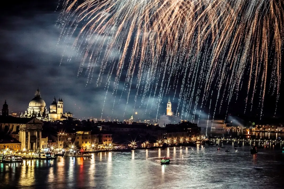 Natale a Venezia al Molino Stucky&nbsp; Il Natale si illumina all'Hilton Molino Stucky di Venezia