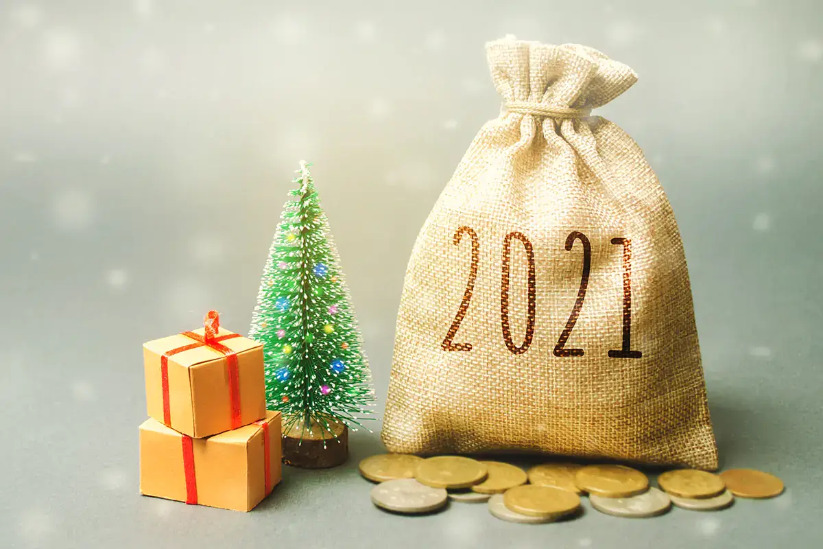 Secondo Coldiretti la spesa per i regali di Natale sar&agrave; di 206 euro a testa Tredicesima, un italiano su tre la spender&agrave; in regali. Ma sar&agrave; un Natale al risparmio