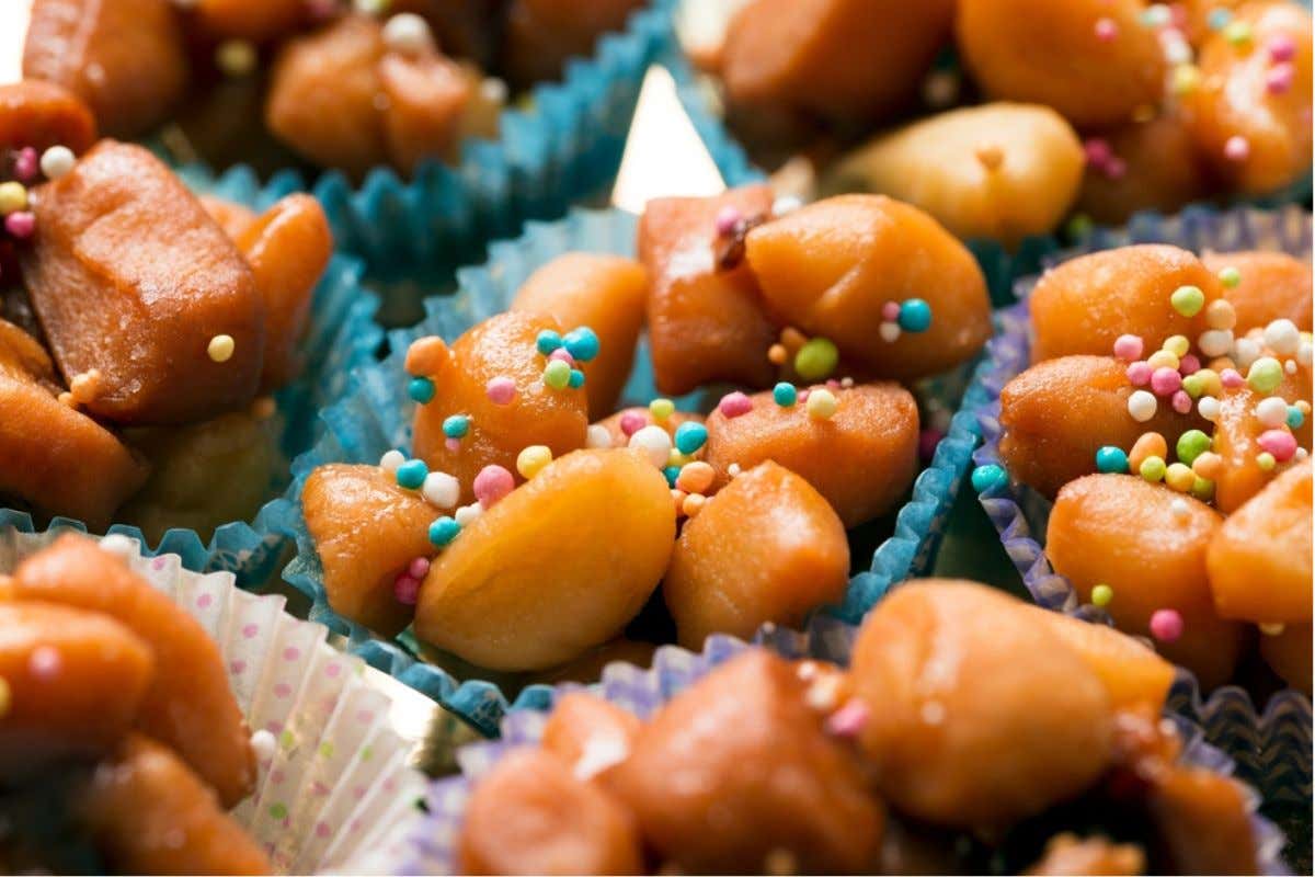 Natale a Napoli: tra capitoni e capretti, cosa si mangia nelle case per le feste? Natale a Napoli: tra capitoni e capretti, cosa si mangia nelle case per le feste?