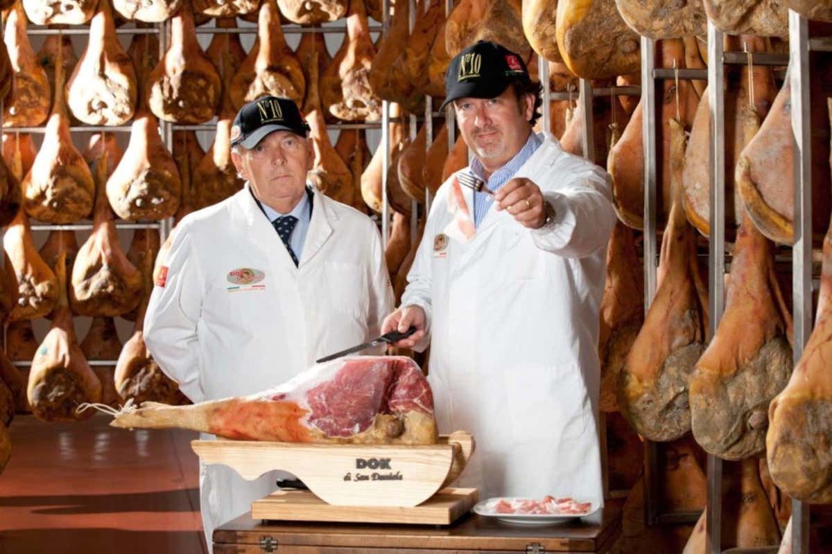 Natalino Dall'Ava con il figlio Carlo&nbsp; Prosciutto, al via il tour gastronomico &ldquo;Aria di San Daniele&rdquo;