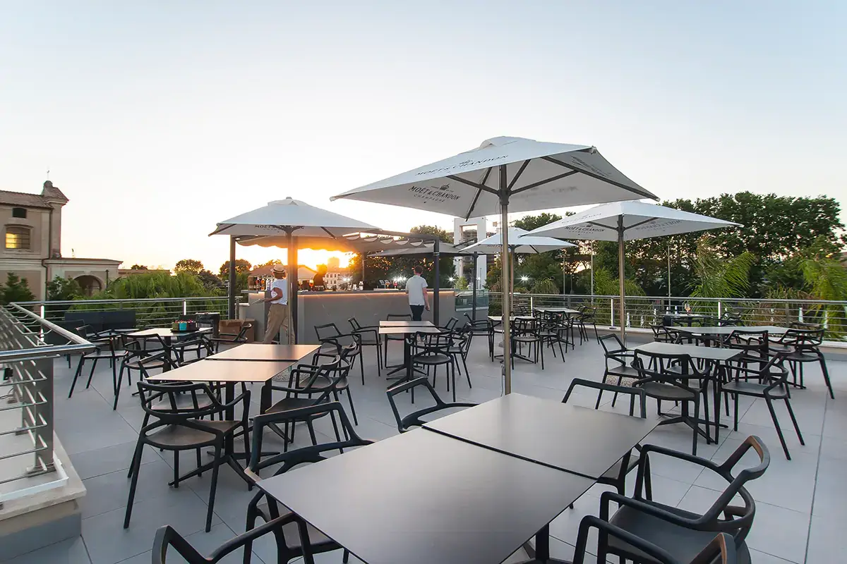 Il rooftop di Nativo Voglia di buon cibo, champagne e drink? Fermata da Nativo a Fiumicino