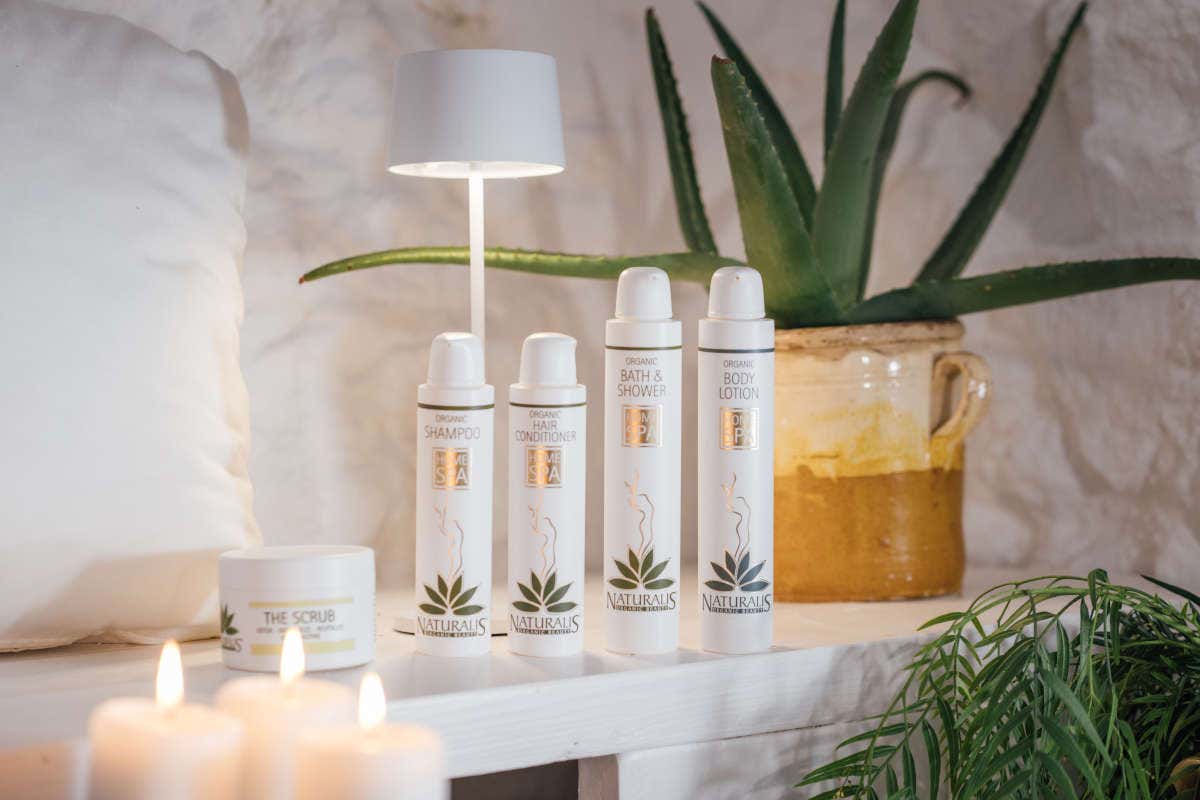 Dalla terra alla bellezza: l'innovazione dei cosmetici sostenibili negli hotel