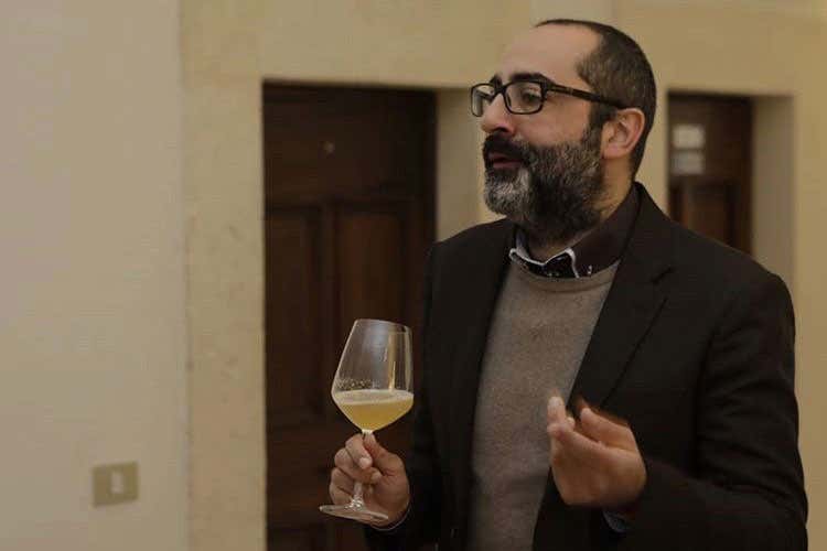 (Naturale, folla di visitatori al salone del vino artigianale) (Naturale, folla di visitatori al salone del vino artigianale)