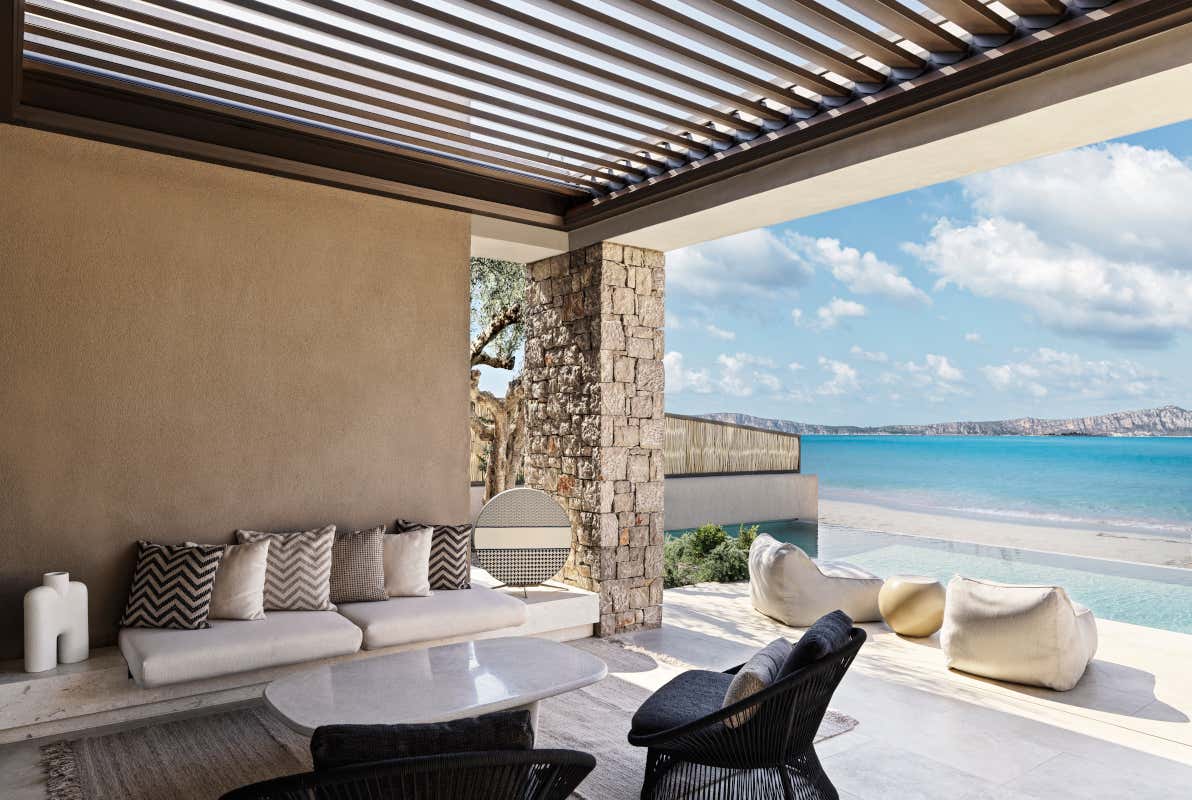 Impagabile vista mare W Costa Navarino, un rifugio greco tra wild e design locale