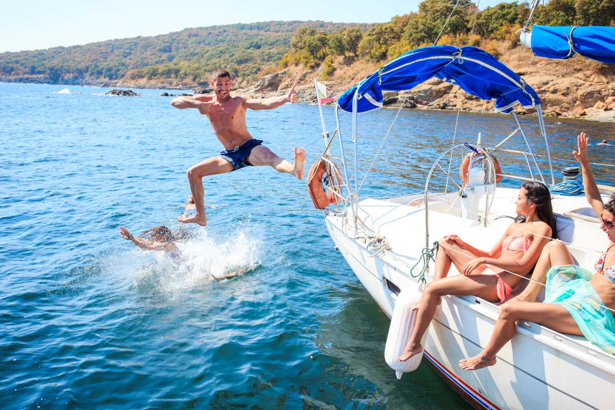 Divertimento assicurato Vademecum per i neo-naviganti:?i 5 consigli di Boataround per vivere al meglio il battesimo del mare