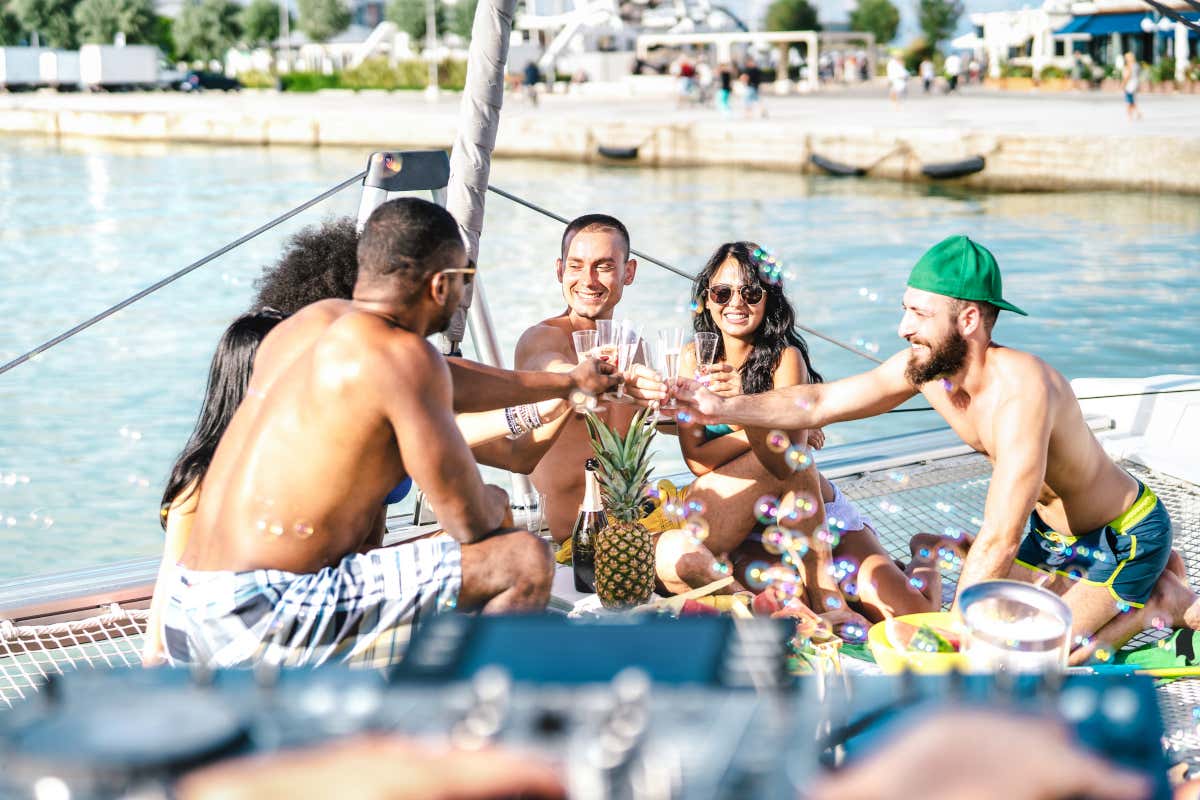 Ideale organizzarsi col cibo Vademecum per i neo-naviganti:?i 5 consigli di Boataround per vivere al meglio il battesimo del mare