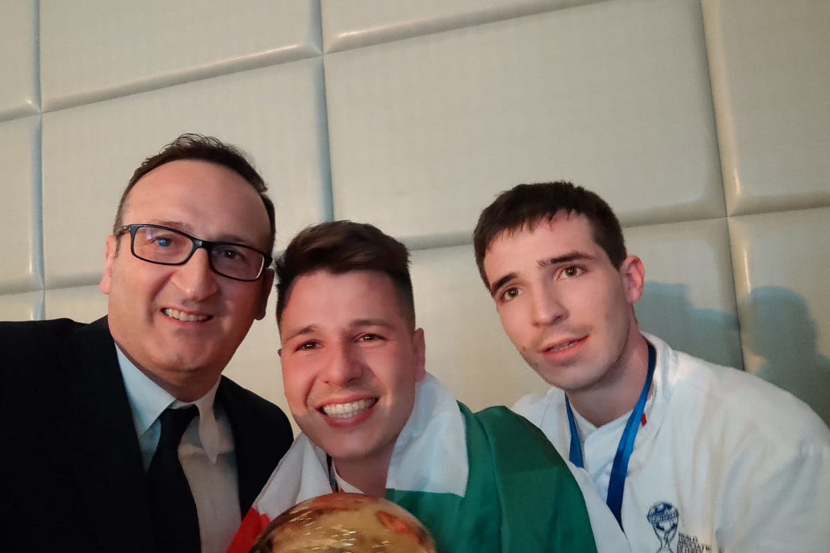 Da sinistra Rocco Pozzulo con Marco Tomasi e Tommaso Capitani Bonseri La Nazionale italiana cuochi trionfa al Global Chef Challenge