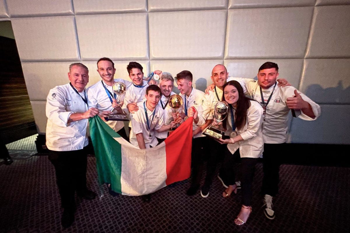 La squadra azzurra al completo La Nazionale italiana cuochi trionfa al Global Chef Challenge