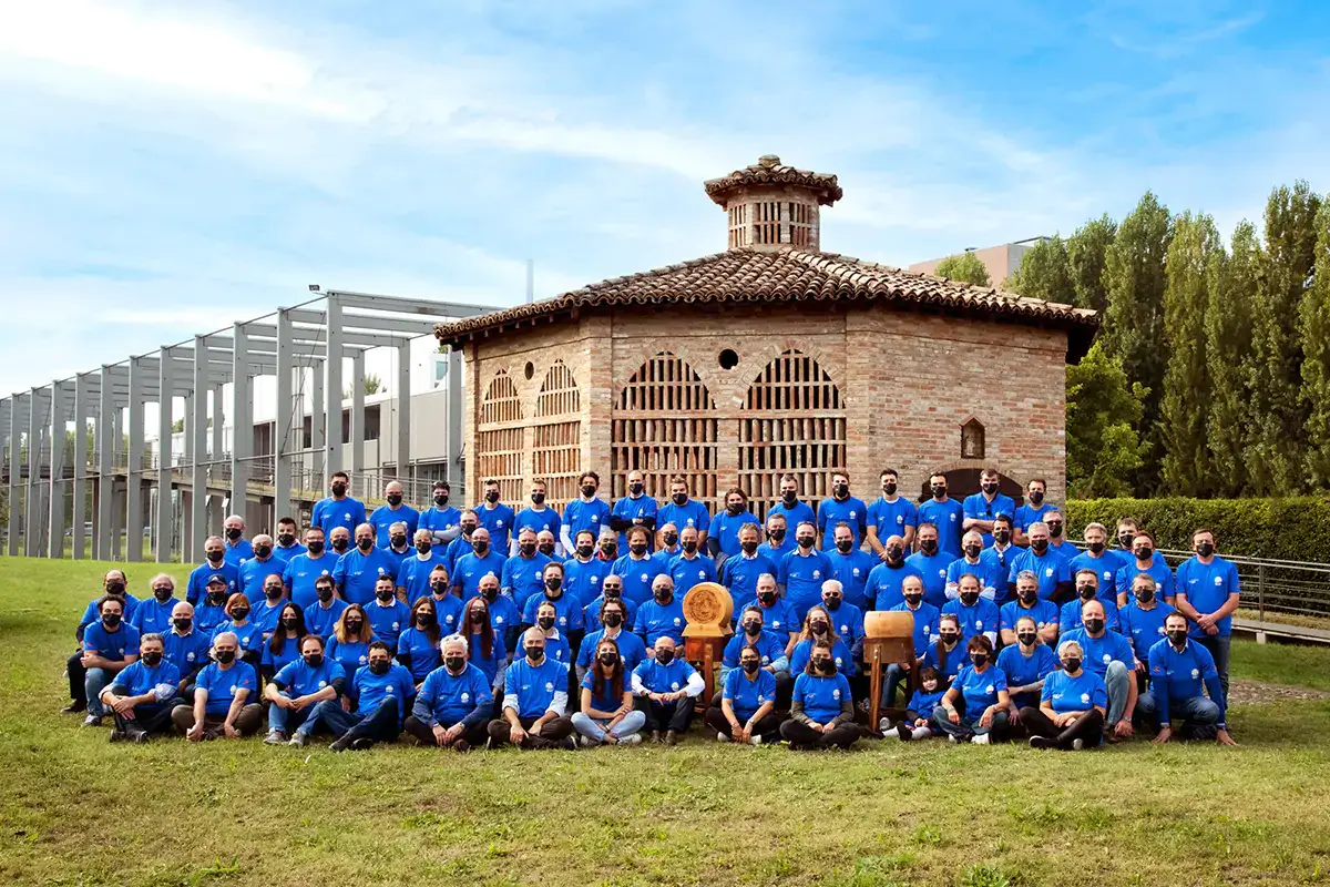 La nazionale del Parmigiano Reggiano in partenza per Oviedo (Fonte: Facebook) La Nazionale del Parmigiano Reggiano porta 96 caseifici a Oviedo per i World Cheese Awards