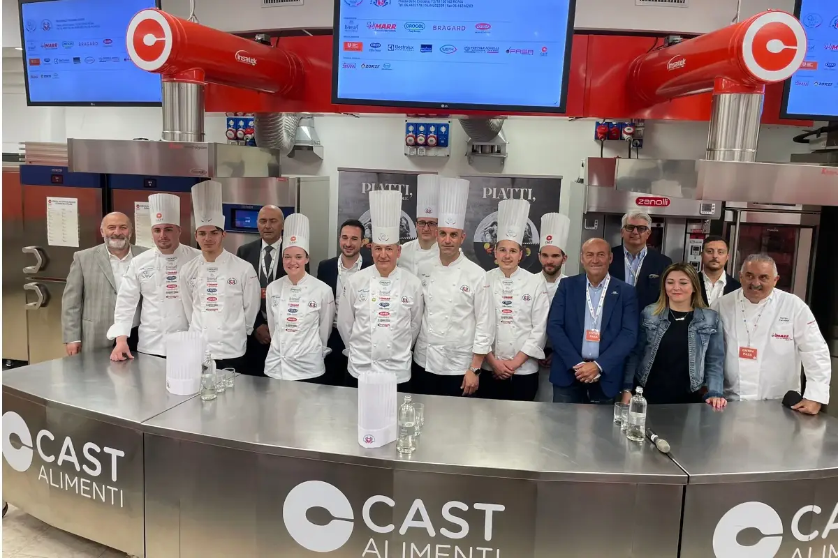 Lo staff della nazionale italiana cuochi con gli sponsor e Cast Alimenti Global Chef Challenge, la nazionale italiana cuochi: &ldquo;Andiamo per vincere&rdquo;