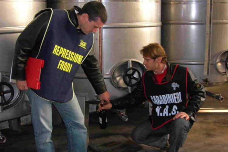 (Nero d’Avola imbottigliato in Australia Stop alla vendita per irregolarità) (Nero d’Avola imbottigliato in Australia Stop alla vendita per irregolarità)