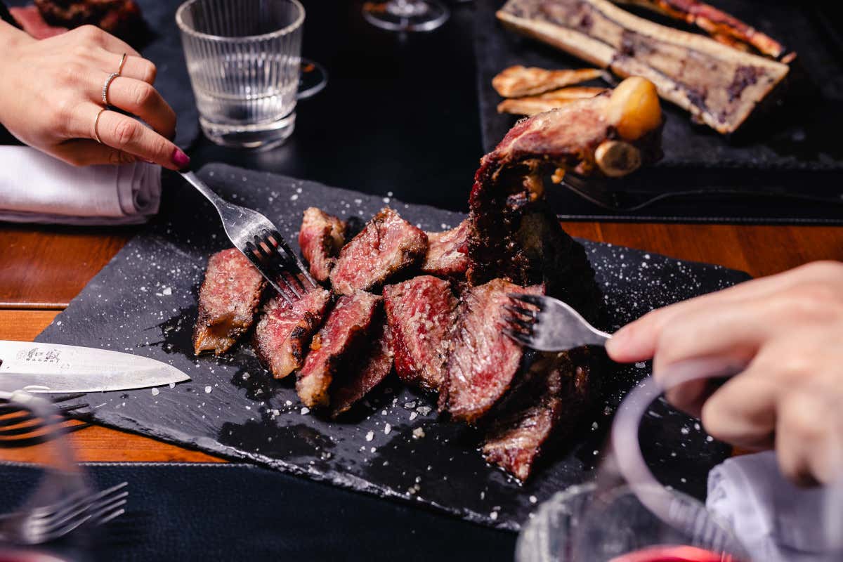 Voglia di carne alla brace? Ecco la selezione di Nero 9 a Milano