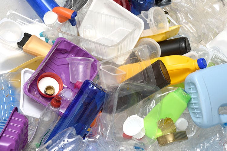 Obiettivo: ridurre di un terzo l'utilizzo di plastica entro il 2025 (Nestlé, quasi due miliardi di europer imballaggi sostenibili)