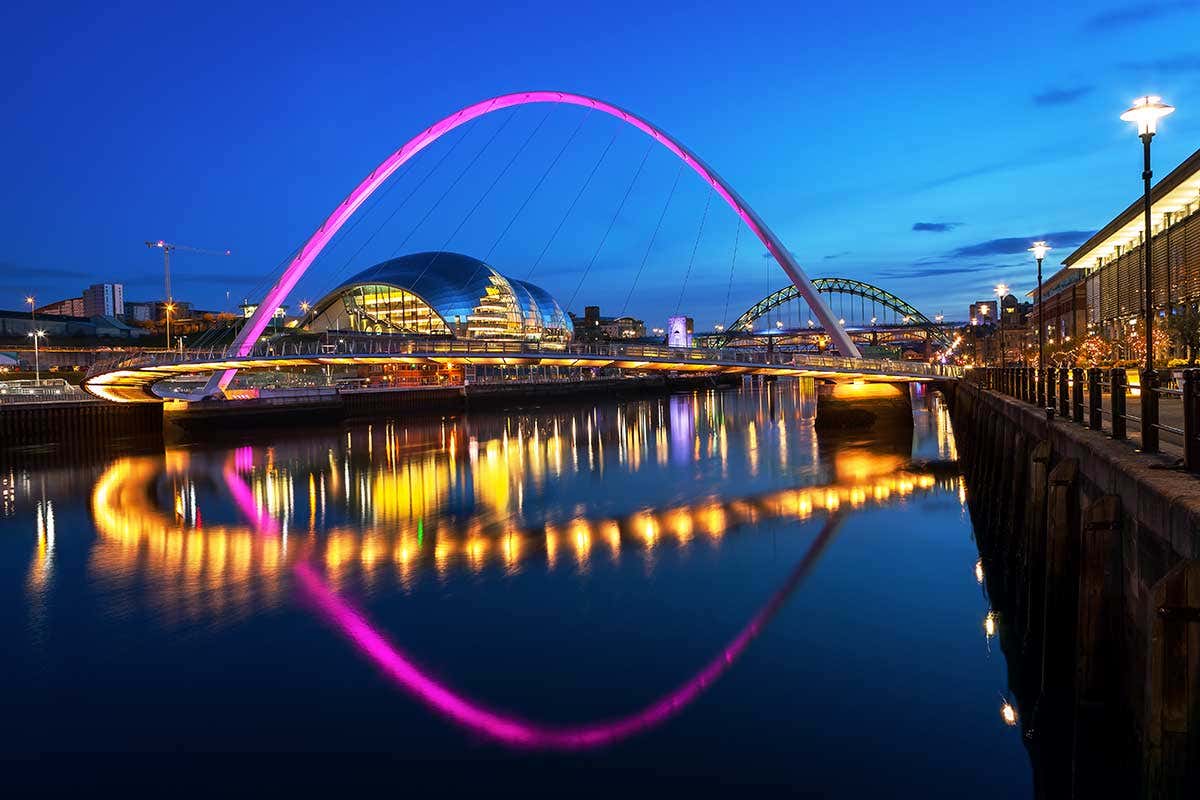 Il Millennium Bridge di Newcastle Dall'aeroporto di Bergamo a Newcastle e Madeira, Ryanair pensa già all'estate 2022 Il Millennium Bridge di Newcastle Dall'aeroporto di Bergamo a Newcastle e Madeira, Ryanair pensa già all'estate 2022