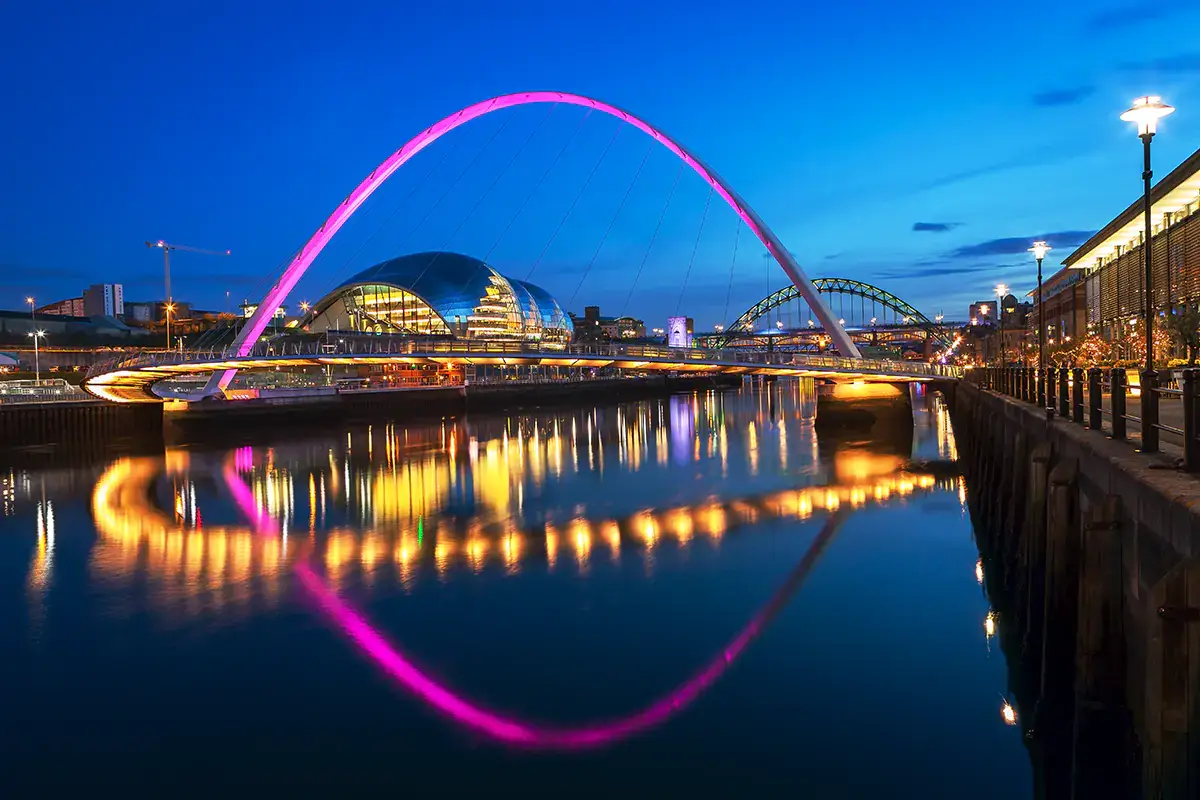 Il Millennium Bridge di Newcastle Dall'aeroporto di Bergamo a Newcastle e Madeira, Ryanair pensa gi&agrave; all'estate 2022