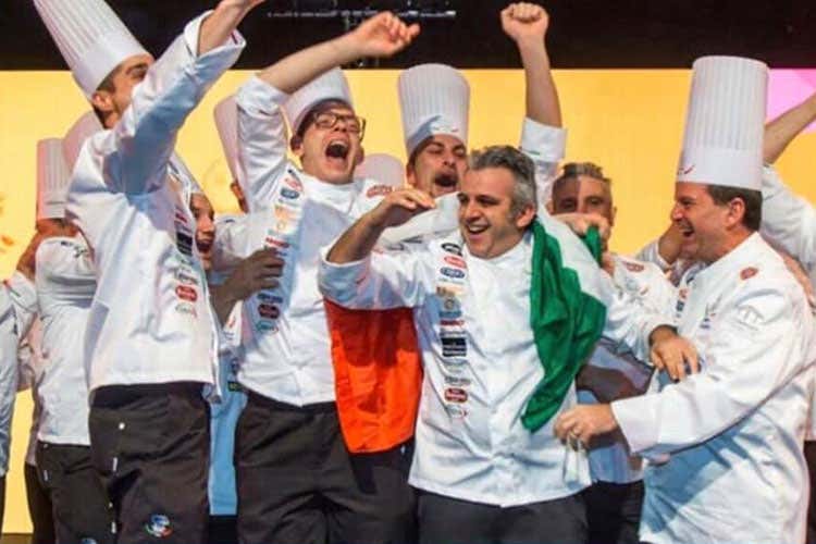 La Nazionale italiana cuochi (La Nic si prepara alle Olimpiadi Allenamento proficuo a Rimini) La Nazionale italiana cuochi (La Nic si prepara alle Olimpiadi Allenamento proficuo a Rimini)