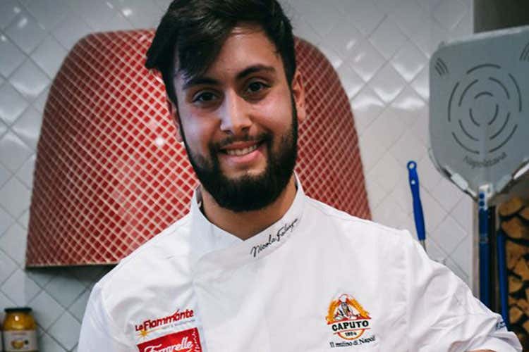 Nicola Falanga (Fanzaga, eruzione di fantasia Le mie pizze nascono dal Vesuvio)