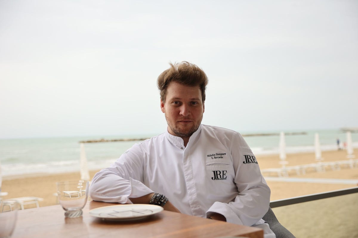 Nikita Sergeev è lo chef del ristorante Arcade di Porto San Giorgio 