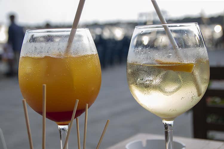 Il progetto è iniziato a Genova ed esploso a Milano (No plastic, more fun La movida diventa ecologica)