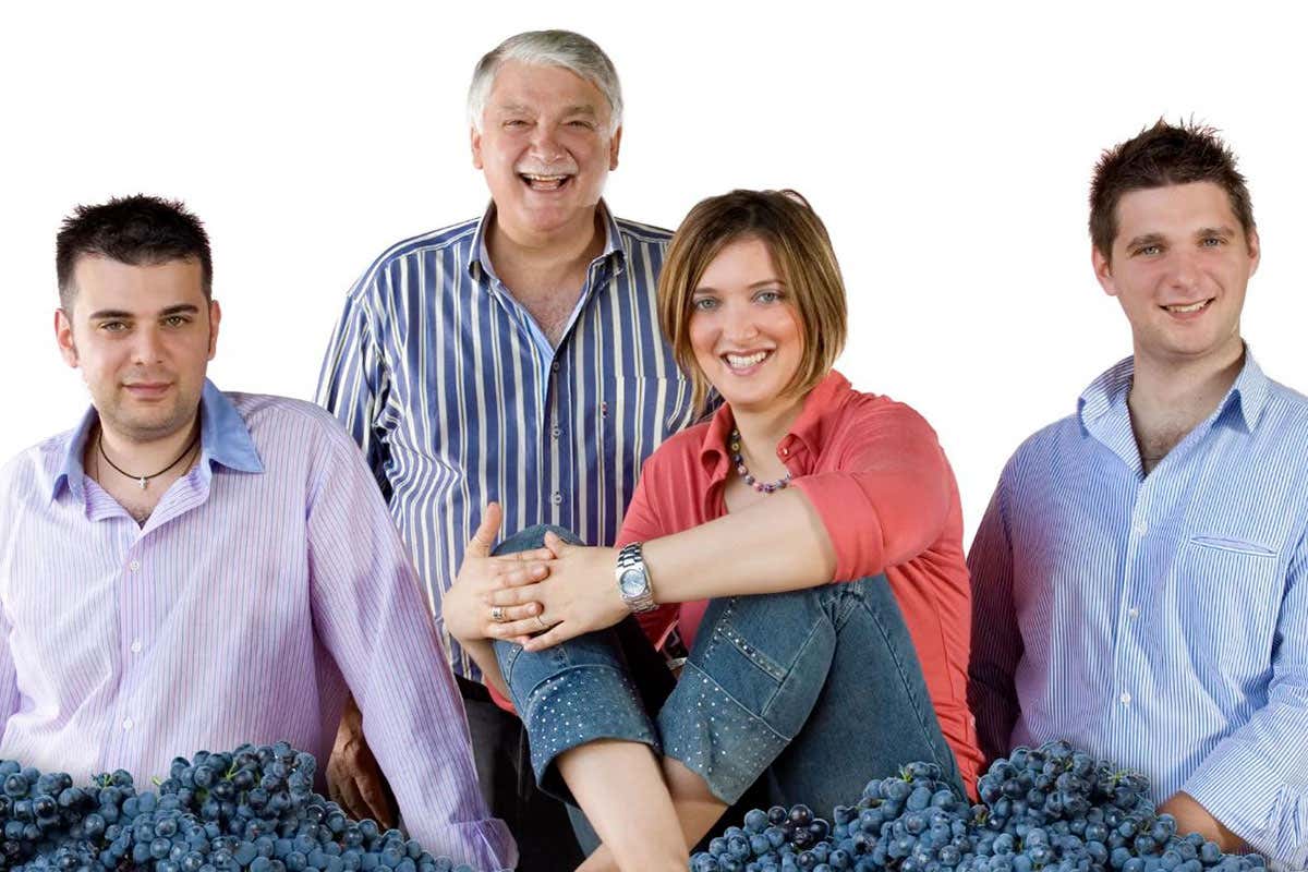 Giuseppe, Donatella, Mimmo e Simone Un prezioso Nocera Doc nasce da... l'Arte di Mimmo Paone