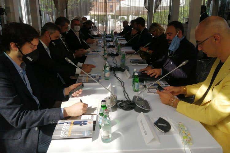 La tavola rotonda organizzata da Noi di Sala - Noi di sala, fari sulla formazione Camerieri a lezione anche in cucina