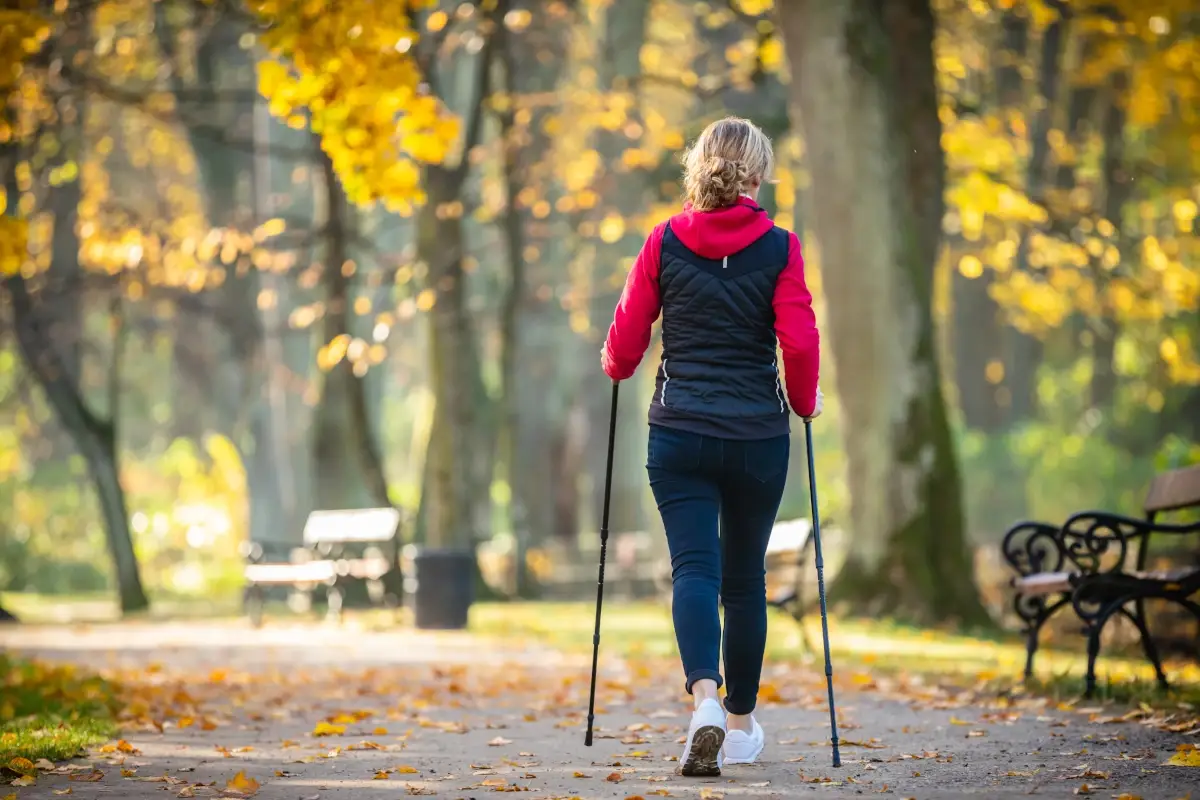 La pratica del Nordic Walking permette uno sviluppo pi&ugrave; armonico del nostro fisico Tutti i benefici del Nordic Walking