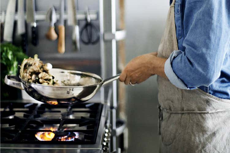 (Nostalgia della cucina italiana E le pentole diventano souvenir) (Nostalgia della cucina italiana E le pentole diventano souvenir)