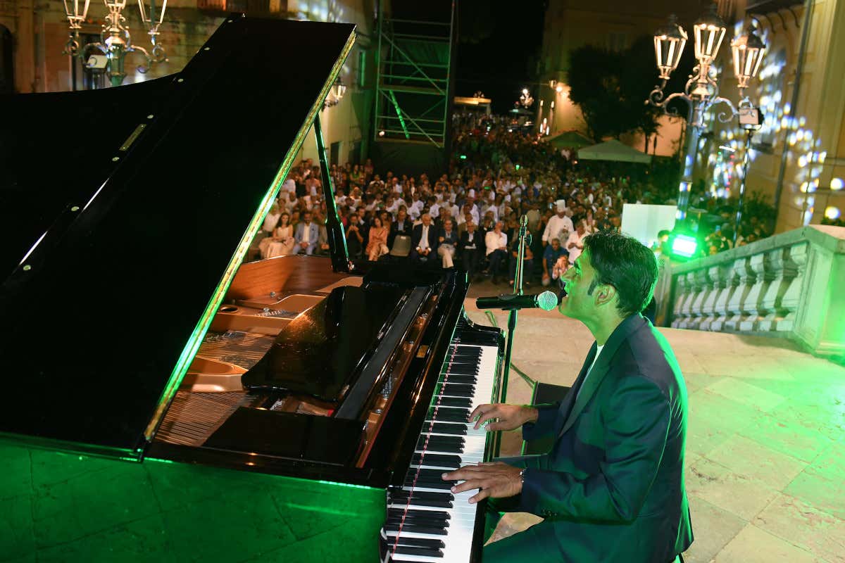 Concerto di Sal Da Vinci Dolce è “La Notte del Panettone in riva al mare”