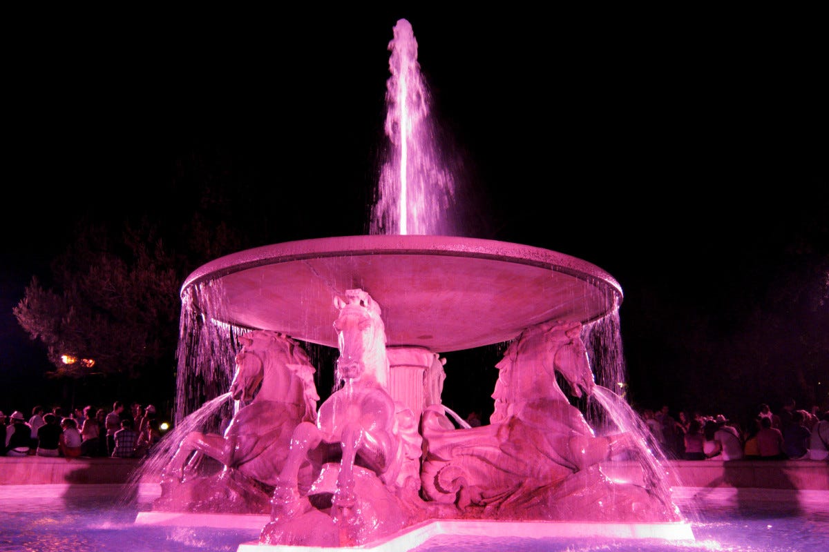 La notte e l'estate in Riviera Romagnola sono... rosa