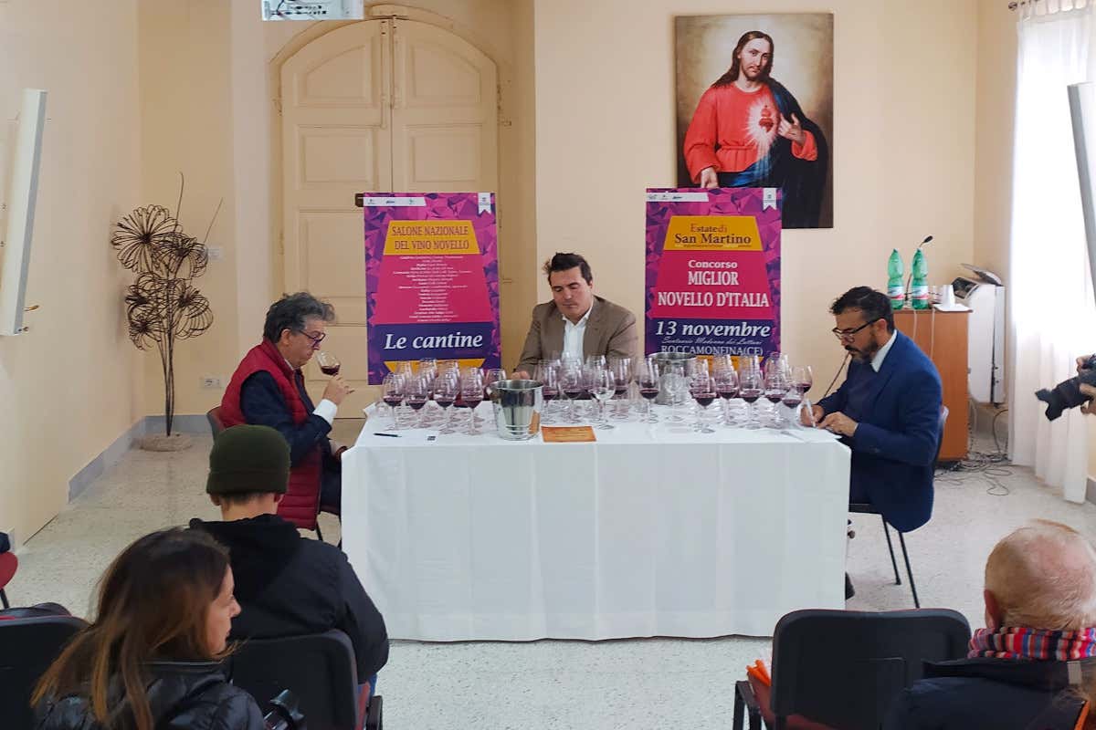 La giuria del concorso al lavoro Miglior Novello d'Italia, primo posto per Zeni La giuria del concorso al lavoro Miglior Novello d'Italia, primo posto per Zeni