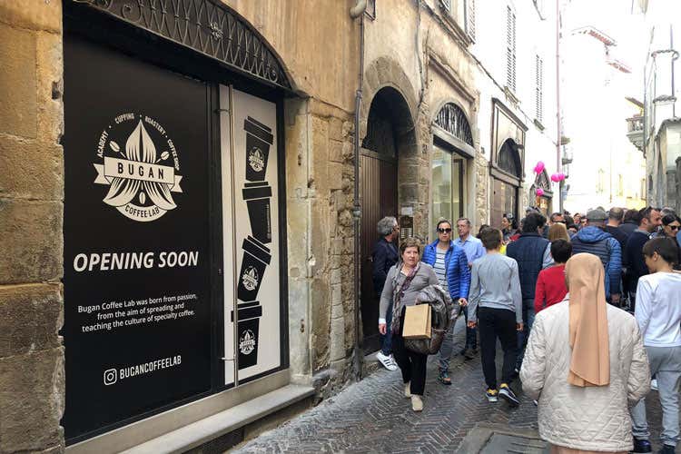 (Nuova tecnologia e niente zuccheroIn arrivo a Bergamo Bugan Coffee Shop)